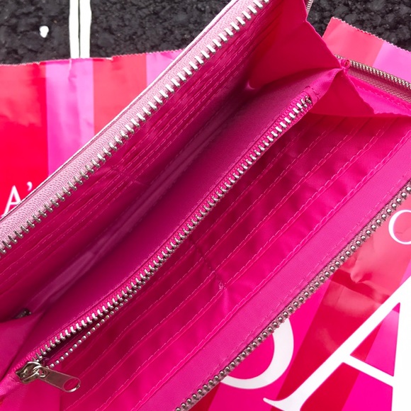 VICTORIA’S SECRET LIGHT PINK METALLIC CLUTCH - Picture 3 of 3